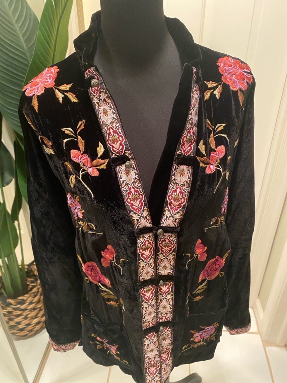 Newport News Black Velvet Jacket with Pink Floral Embroidery - Picture 6 of 7